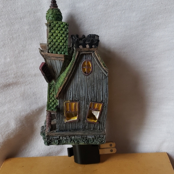 Terry's Village Resin Haunted House Nightlight - Picture 4 of 9